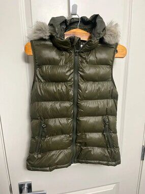 Women's Olive Green GAP Puffer Vest with Fur Trim in size XS